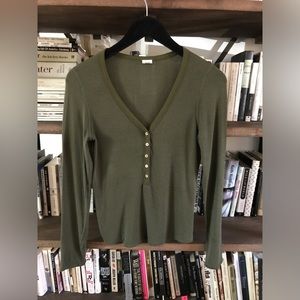 Like New Wildfred Khaki Green V-Neck Long Sleeve Ribbed Tee M